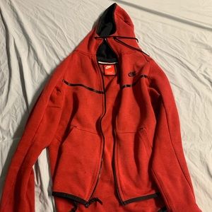 Nike tech fleece red